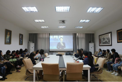 365英国上市官方网站组织集中观看专题电视课堂节目《同上一堂国家安全教育课》
